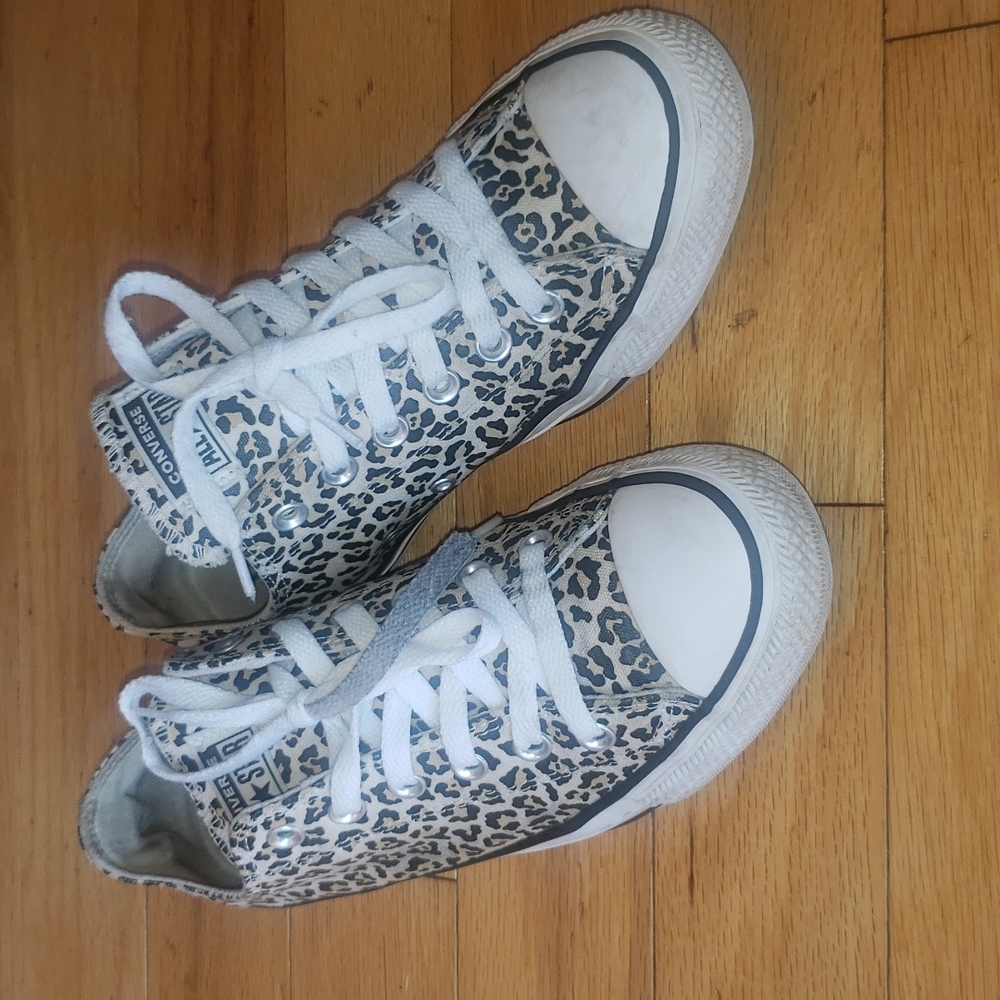 Converse leopard print size 9